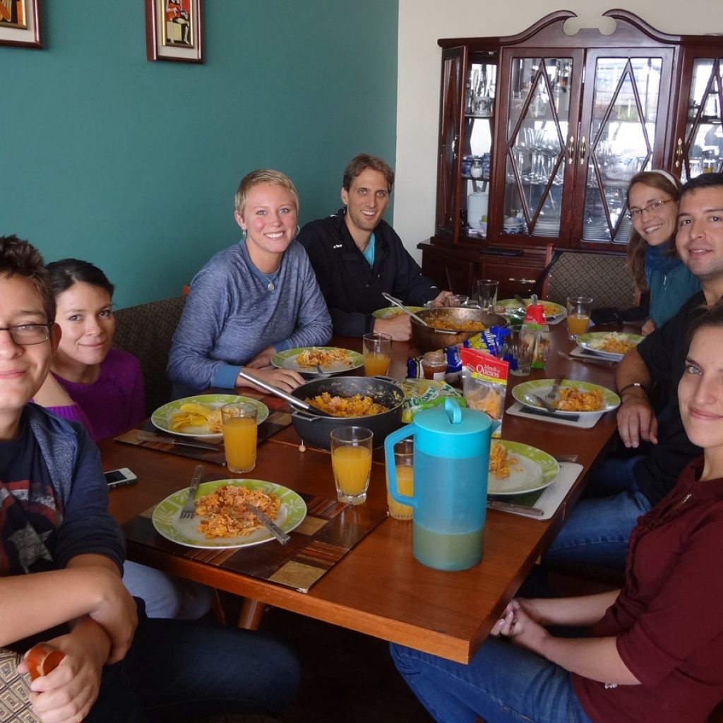 Spanish students enjoying breakfast with their Ecuadorian Family